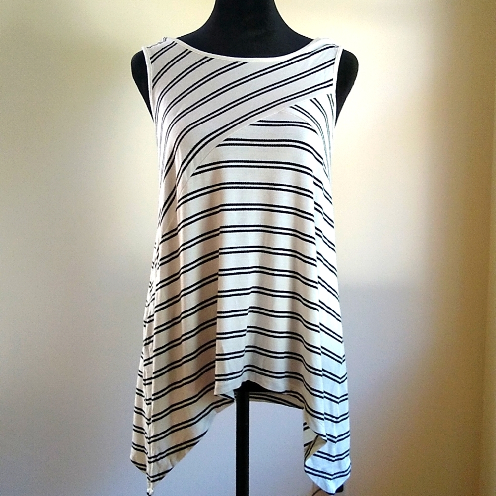 black and white tank top Size Small